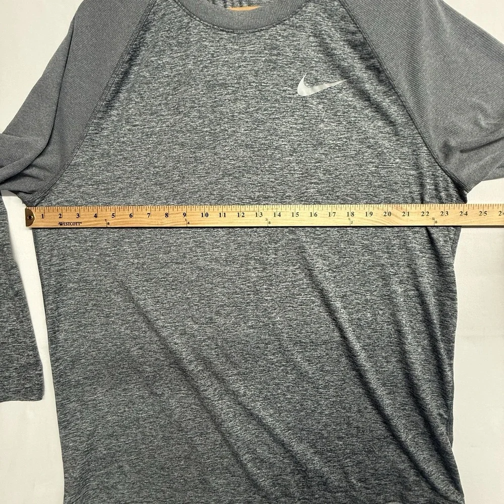 Nike XL Men's Long Sleeve Gray/Black Performance Training Top - Picture 8 of 13